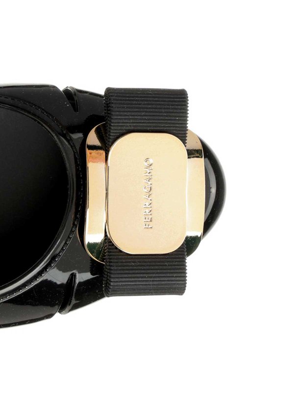 フラットシューズ - 黒 shop online: SALVATORE FERRAGAMO