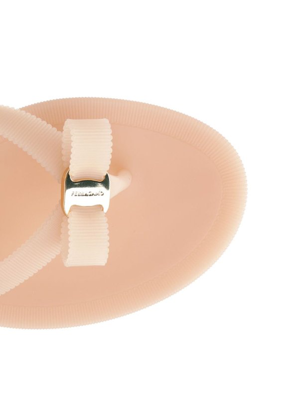 サンダル - ピンク shop online: SALVATORE FERRAGAMO