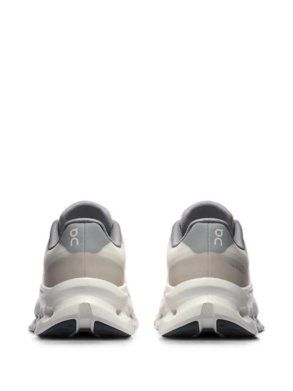 スニーカー - 白 shop online: ON