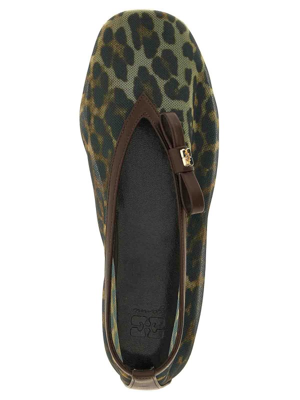 フラットシューズ - ブラウン shop online: GANNI
