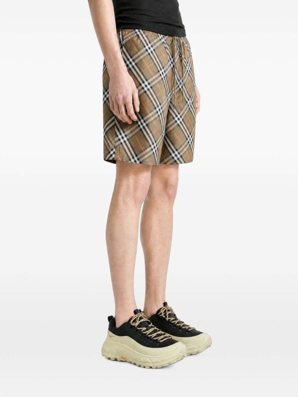 ショートパンツ - 黒 shop online: BURBERRY