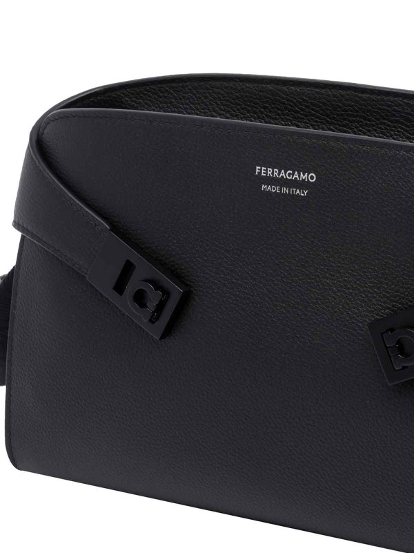 クロスボディバッグ - 黒 shop online: SALVATORE FERRAGAMO