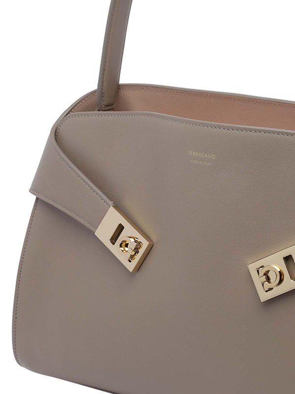 Schultertasche - Beige shop online: SALVATORE FERRAGAMO