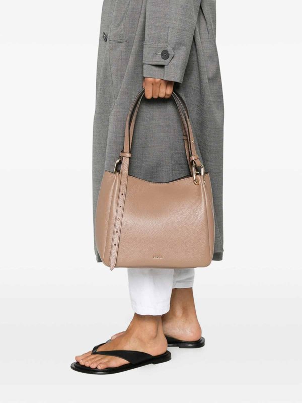 Bag shop online: FURLA