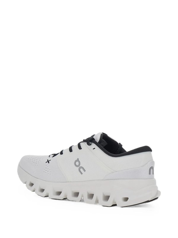スニーカー - 白 shop online: ON RUNNING