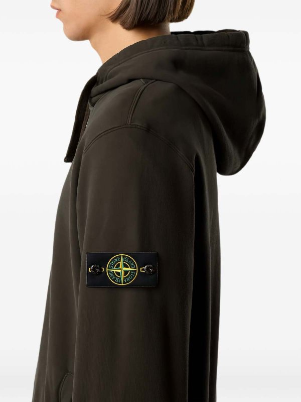 Felpe e maglie shop online Felpa nera con cappuccio e patch logo