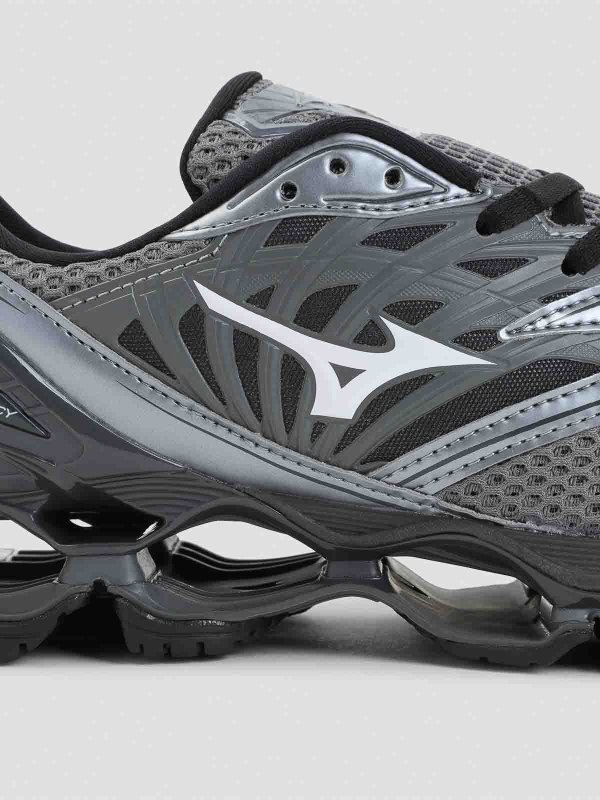 スニーカー - 黒 shop online: MIZUNO