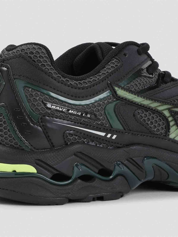 スニーカー - 黒 shop online: MIZUNO