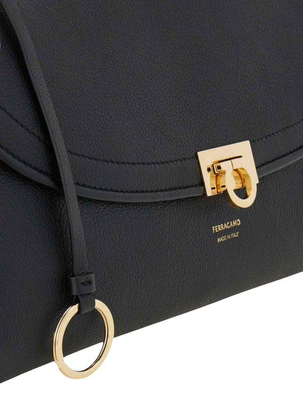 ショルダーバッグ - 黒 shop online: SALVATORE FERRAGAMO