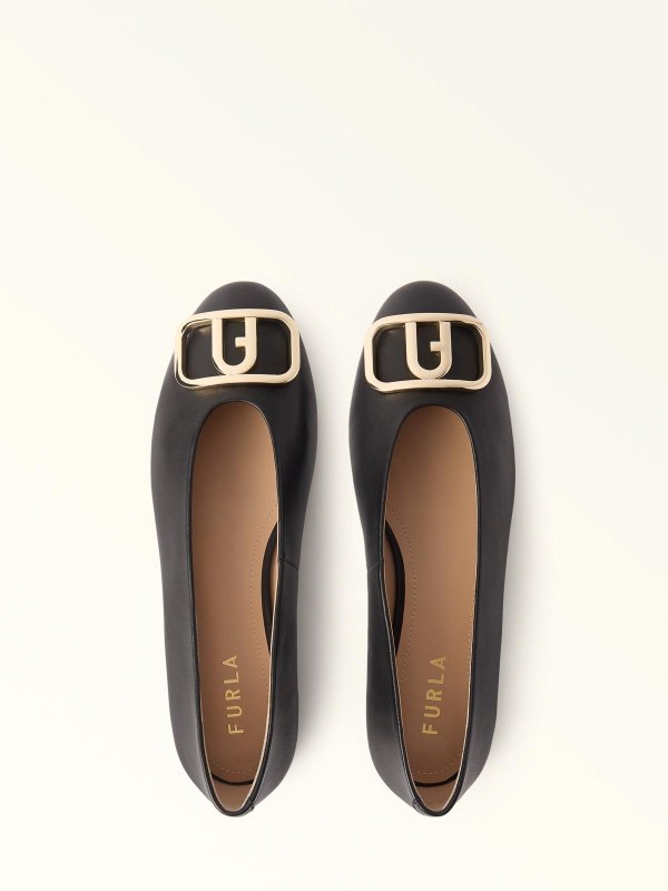フラットシューズ - 黒 shop online: FURLA