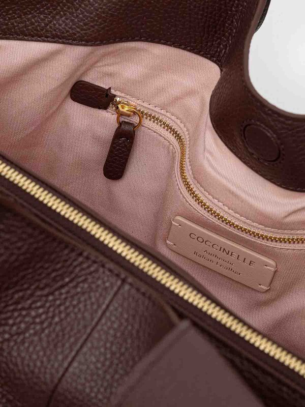 トートバッグ - ダークレッド shop online: COCCINELLE
