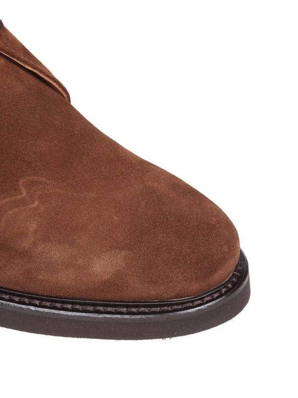 Brown suede desert boots shop online: Doucal