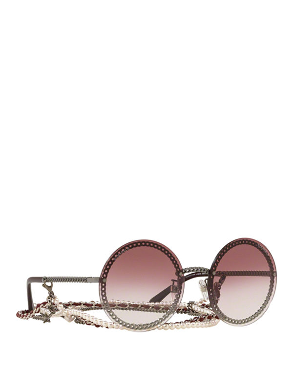 Detachable chain rounded over sunglasses
