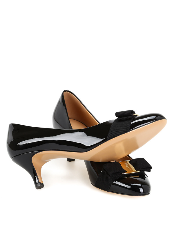 flat shoes shop online Carla 55 patent leather pump