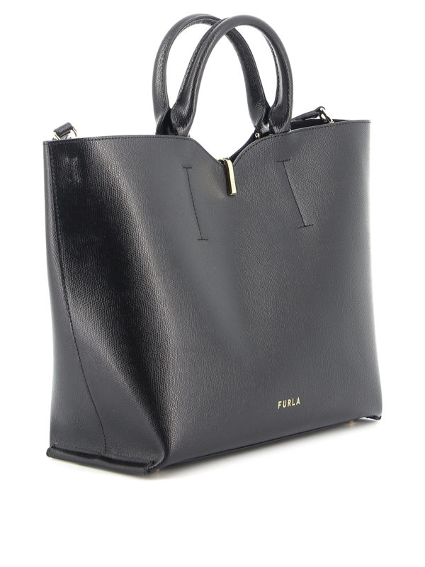 美品⭐︎ FURLA リンダ 黒 サフィアーノ ビジネス トートバッグ ゴールド 美品⭐︎ FURLA リンダ 黒 サフィアーノ ビジネス トートバッグ