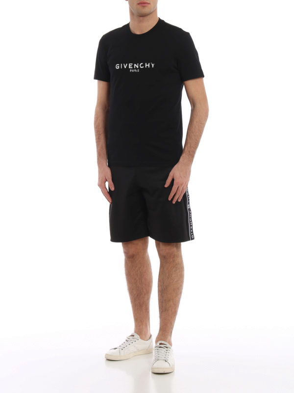 GIVENCHY: T-shirts online - T-Shirt - Schwarz