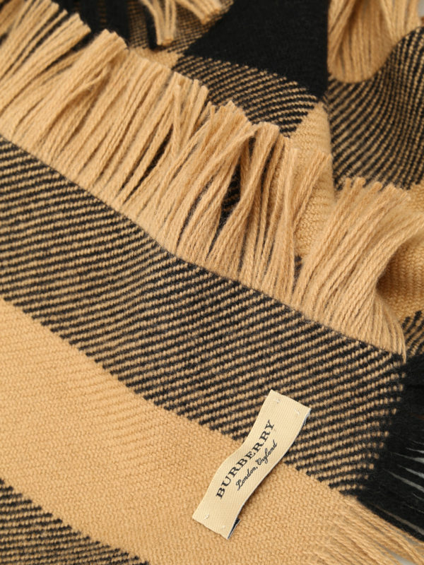 iKRIX BURBERRY: Bufandas y pañuelos - Bufanda - Estampado