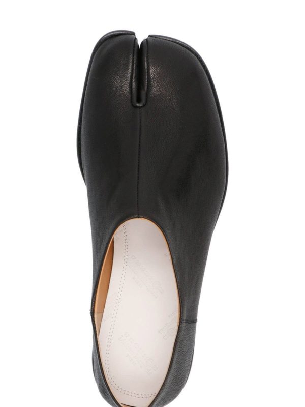 iKRIX Maison Margiela: flat shoes - Closed Tabi mules in black