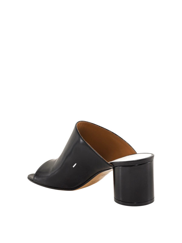 iKRIX Maison Margiela: sandals - Tabi sandals
