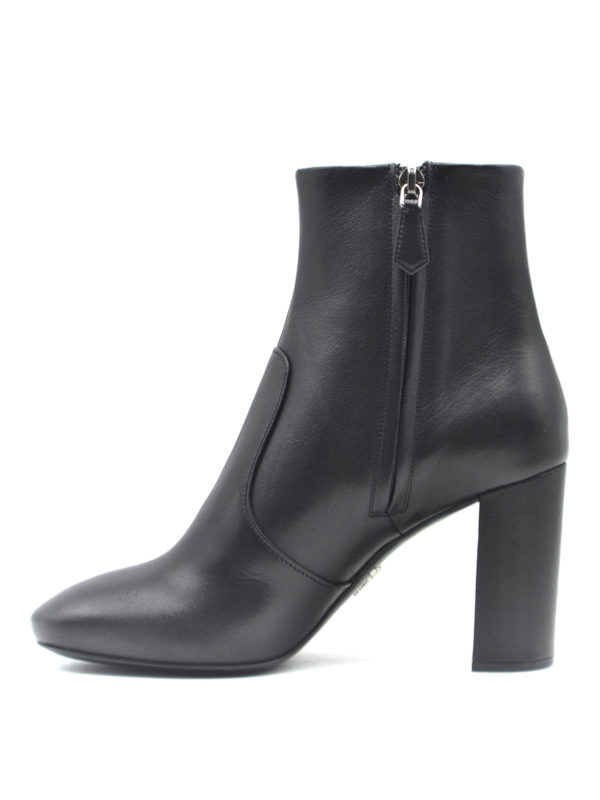 iKRIX PRADA: ankle boots - Exposed stitching leather booties
