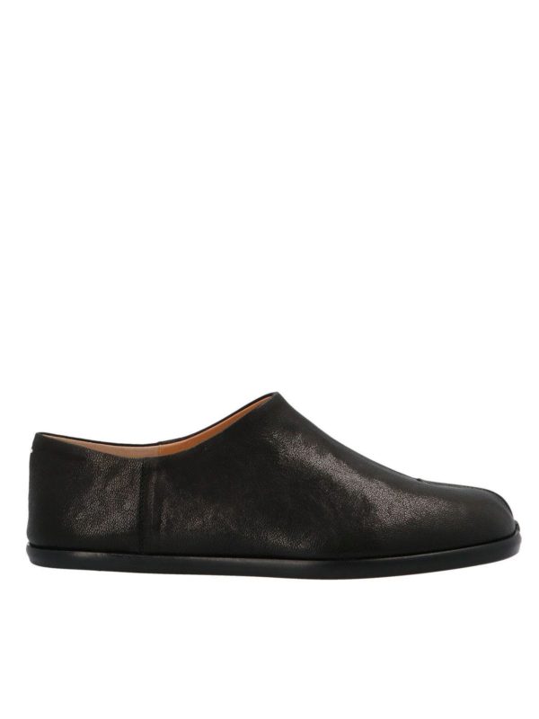 Maison Margiela: flat shoes - Closed Tabi mules in black