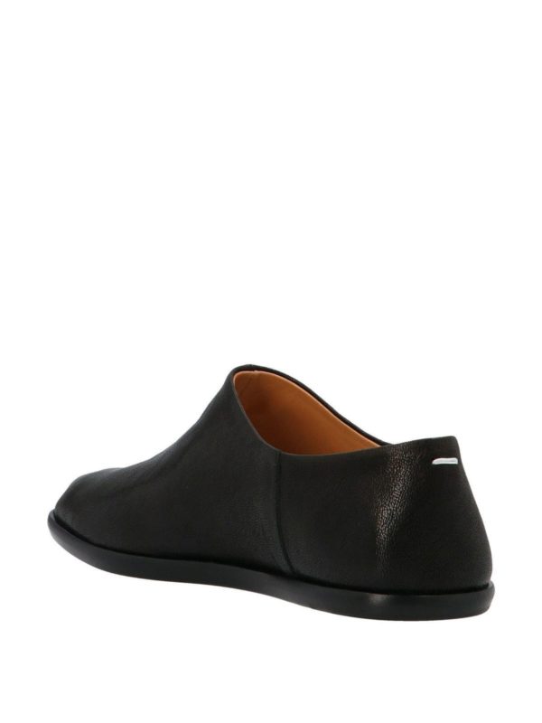 Maison Margiela: flat shoes online - Closed Tabi mules in black