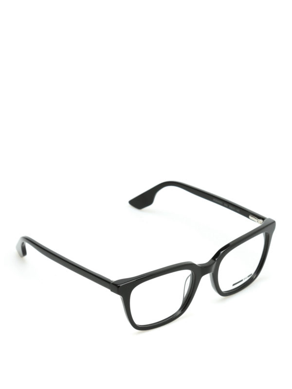 MCQ: Glasses - Thick frame square glasses