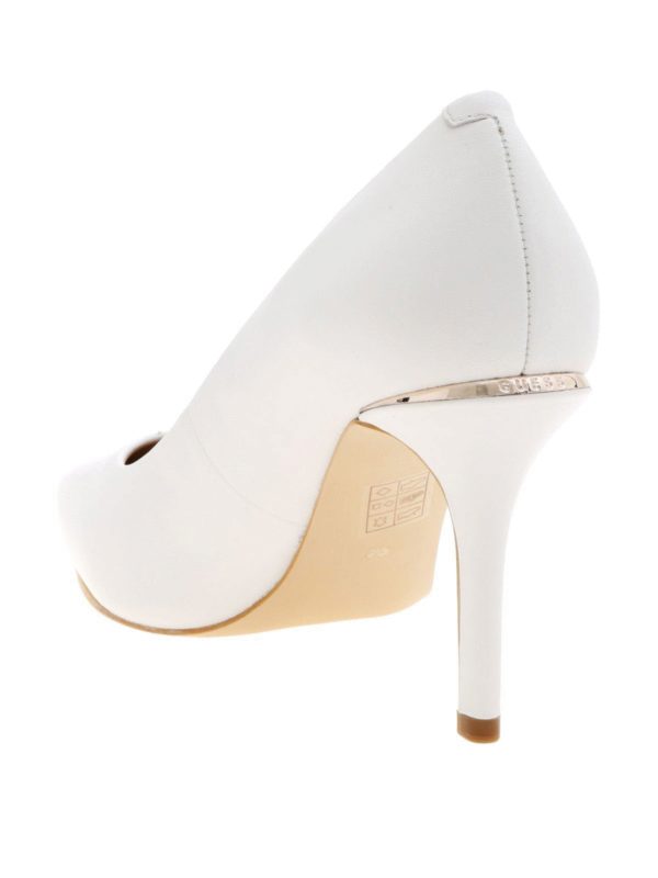 パンプス - 白 shop online: GUESS