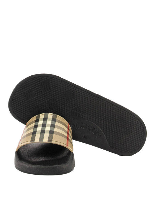ビーチサンダル - ベージュ shop online: BURBERRY