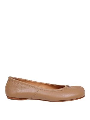 Maison Margiela: flat shoes - Tabi Ballerina in Camel Color Leather