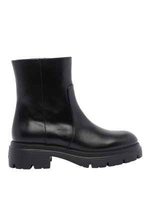 Stuart Weitzman: ankle boots - Black Hudson Booties