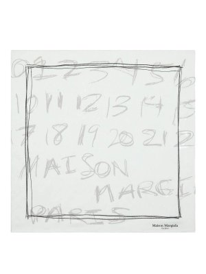 Maison Margiela: sciarpe e foulard - Sciarpa quadrata in seta grigio chiaro