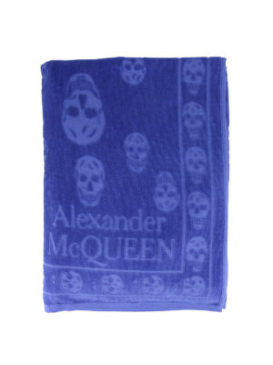 ALEXANDER MCQUEEN: accessori mare - Telo mare con motivo Skull in cotone blu