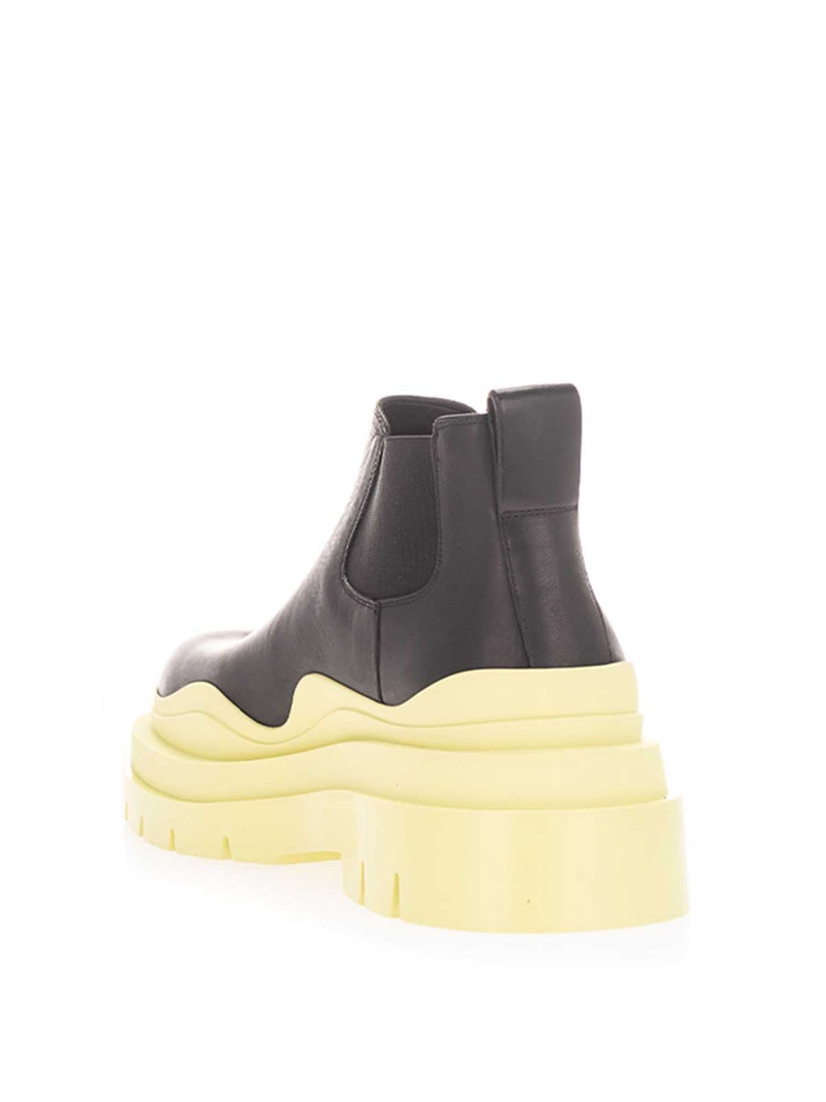 BOTTEGA VENETA The Tire Ankle Boots Bottega Veneta Cream Leather Tire Chelsea Ankle Length Boots  main image 3