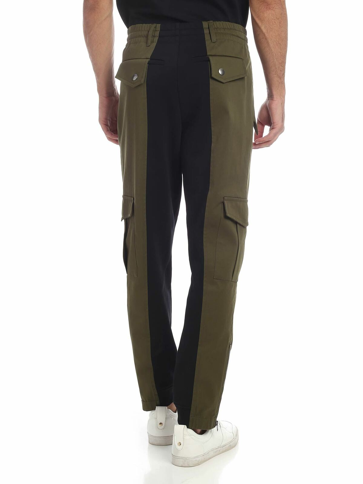 Shop Moschino Double Question Mark Cargo Pants In Green In Verde