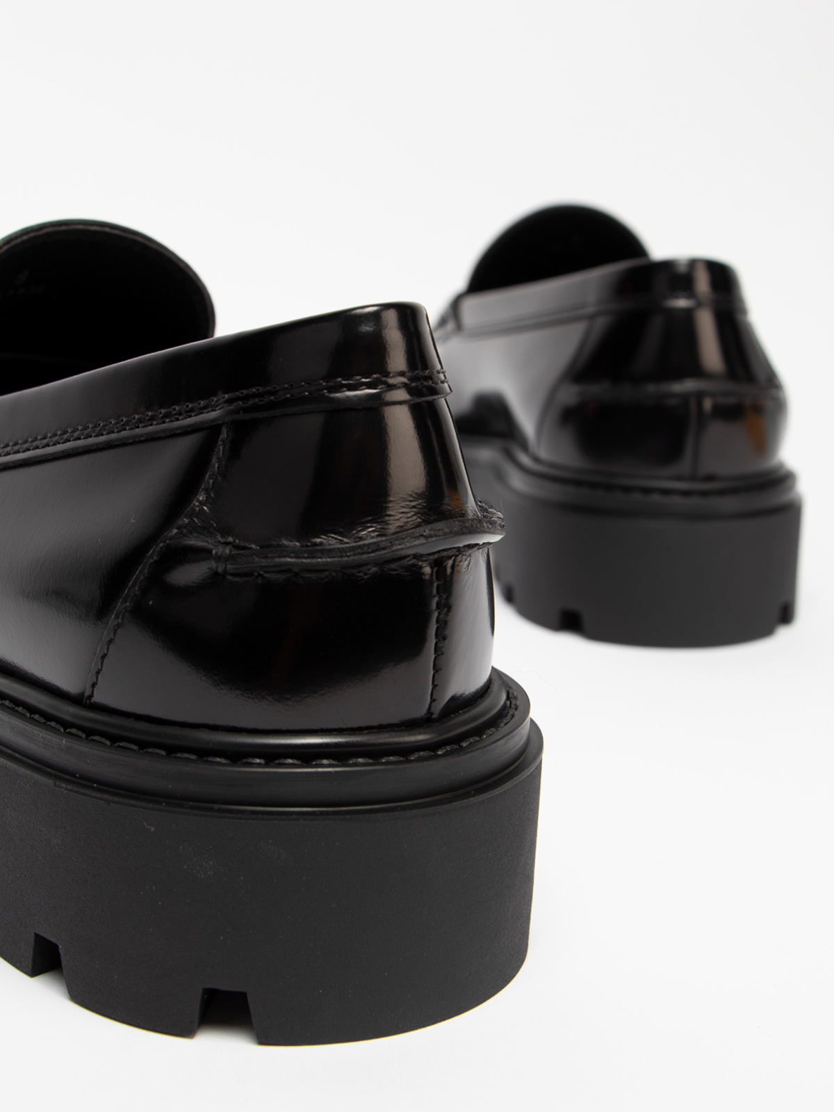 Shop Tod's Patent-leather Loafers In Negro