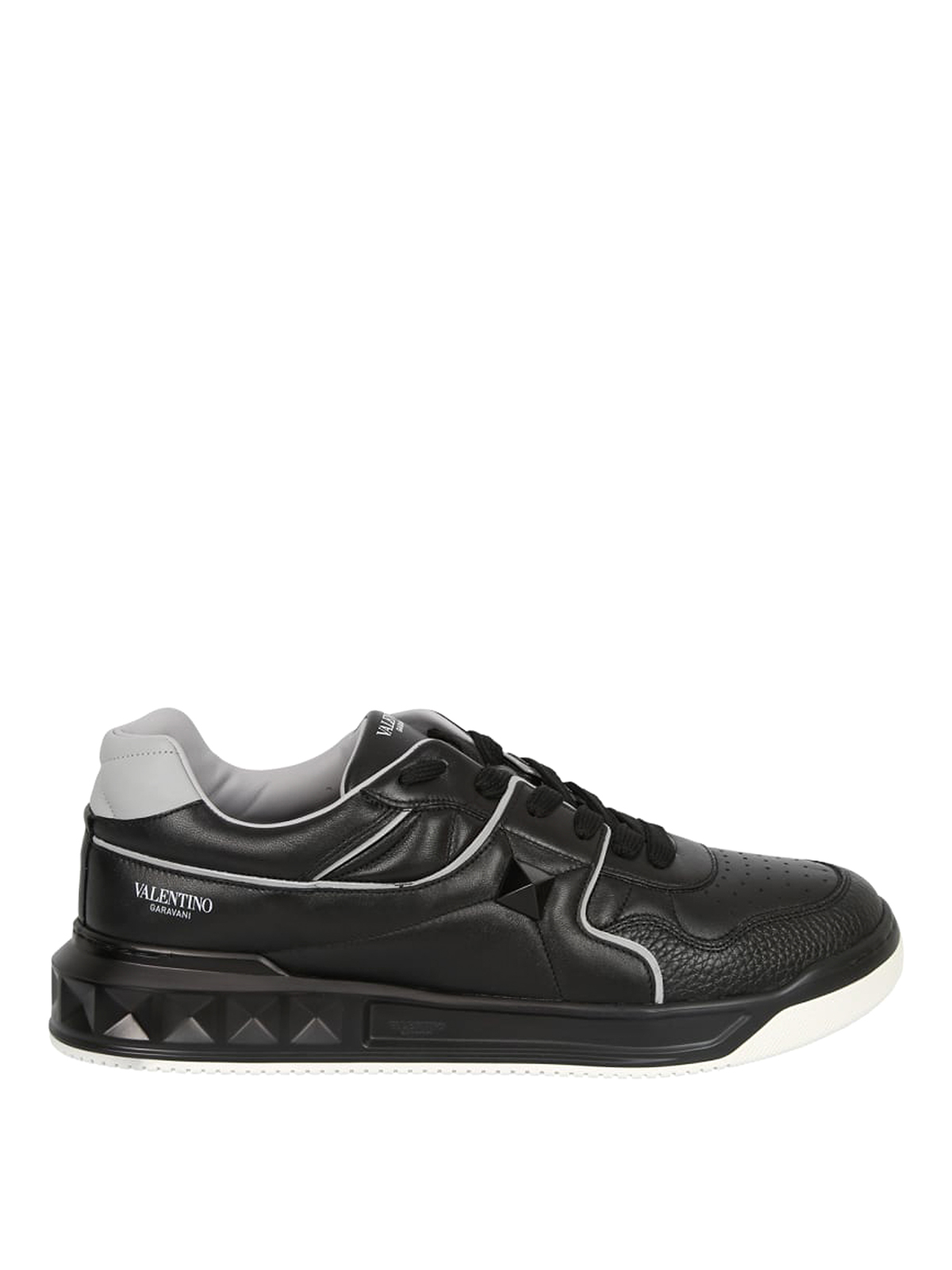Shop Valentino One Stud Low-top Sneakers In Negro