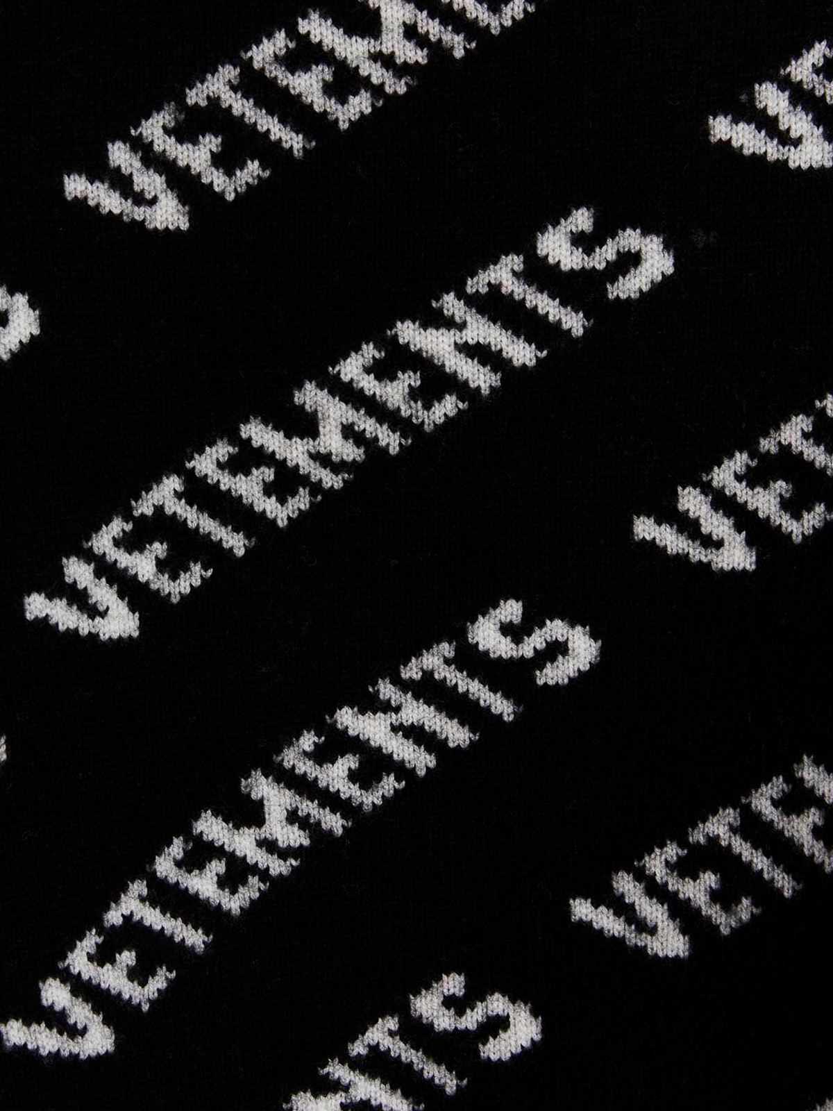 Vetements All-over logo sweater - Black|UE63KN900BBLACKWHITE