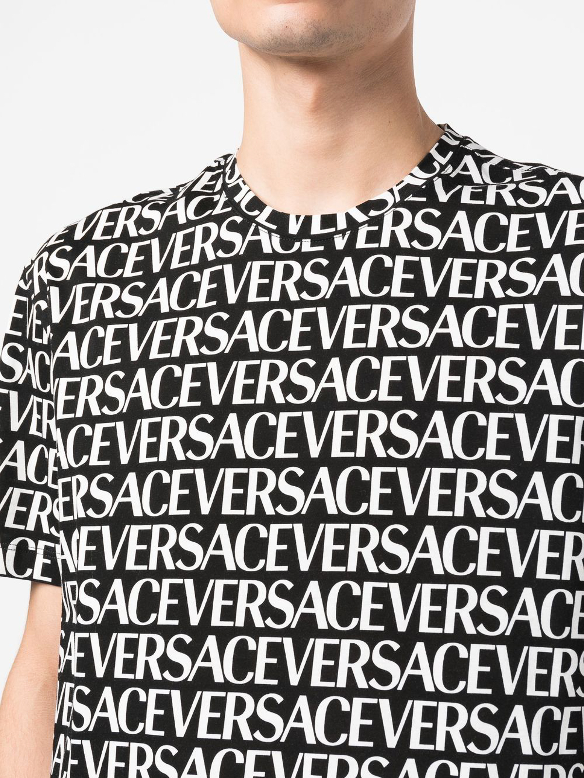 Resultat Indlejre nød T-shirts Versace - Crewneck cotton T-shirt with monogram -  10094231A068755B040