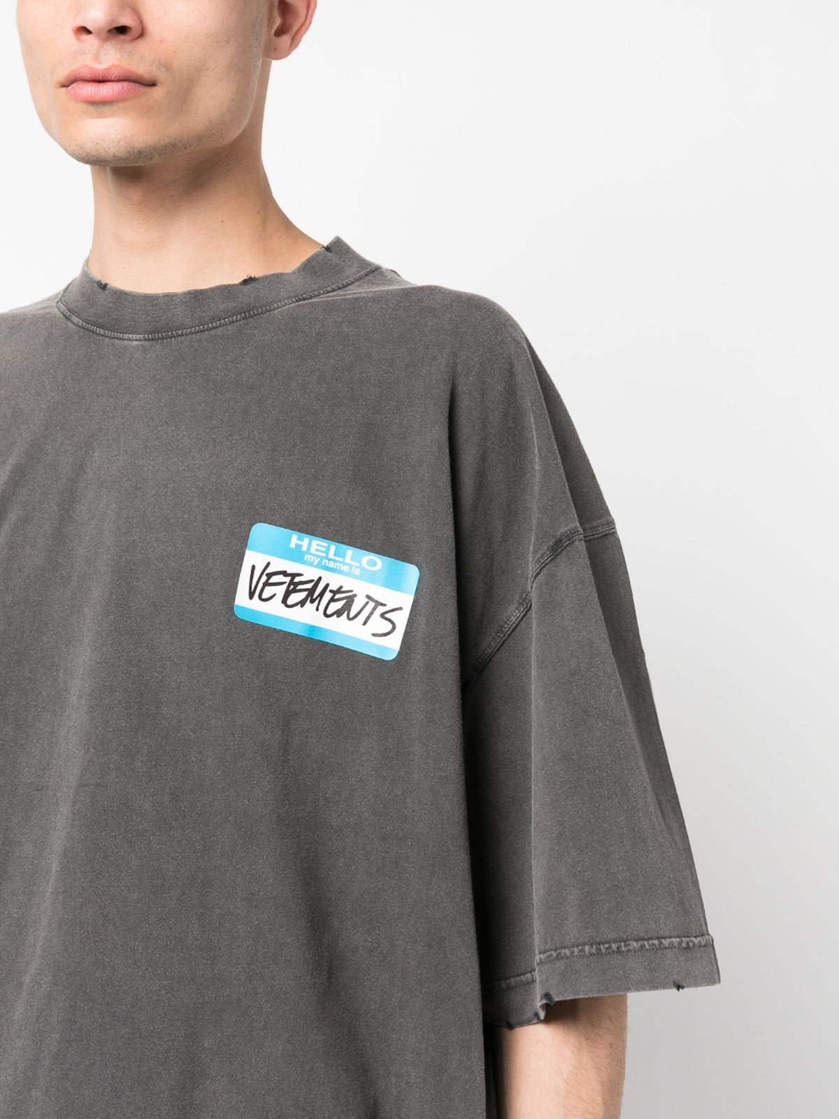 T-shirts Vetements - Logo-patch faded cotton t-shirt