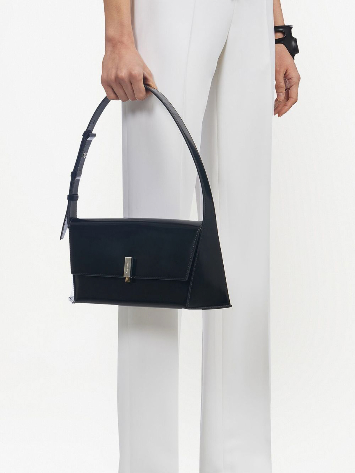 Ferragamo ショルダーバッグ - 黒|213451760573002 | THEBS