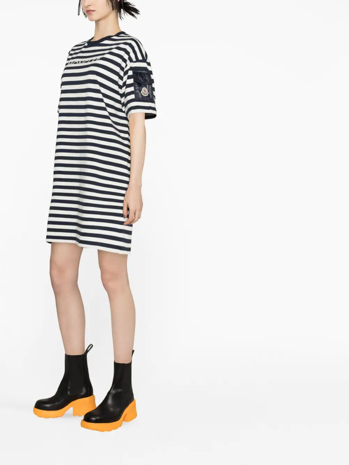 ★【MONCLER】Abito a t-shirt a righe★ Tシャツドレス Moncler Abito t-shirt a righe con stampa logo Moncler