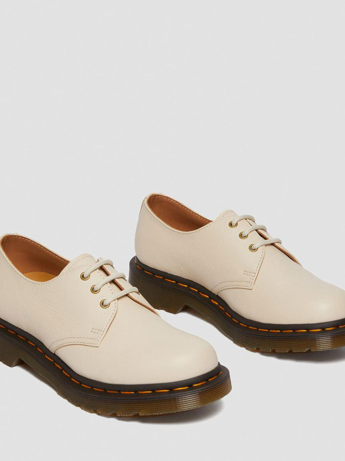 Shop Dr. Martens' Zapatos Con Cordones - Amarillo In Yellow