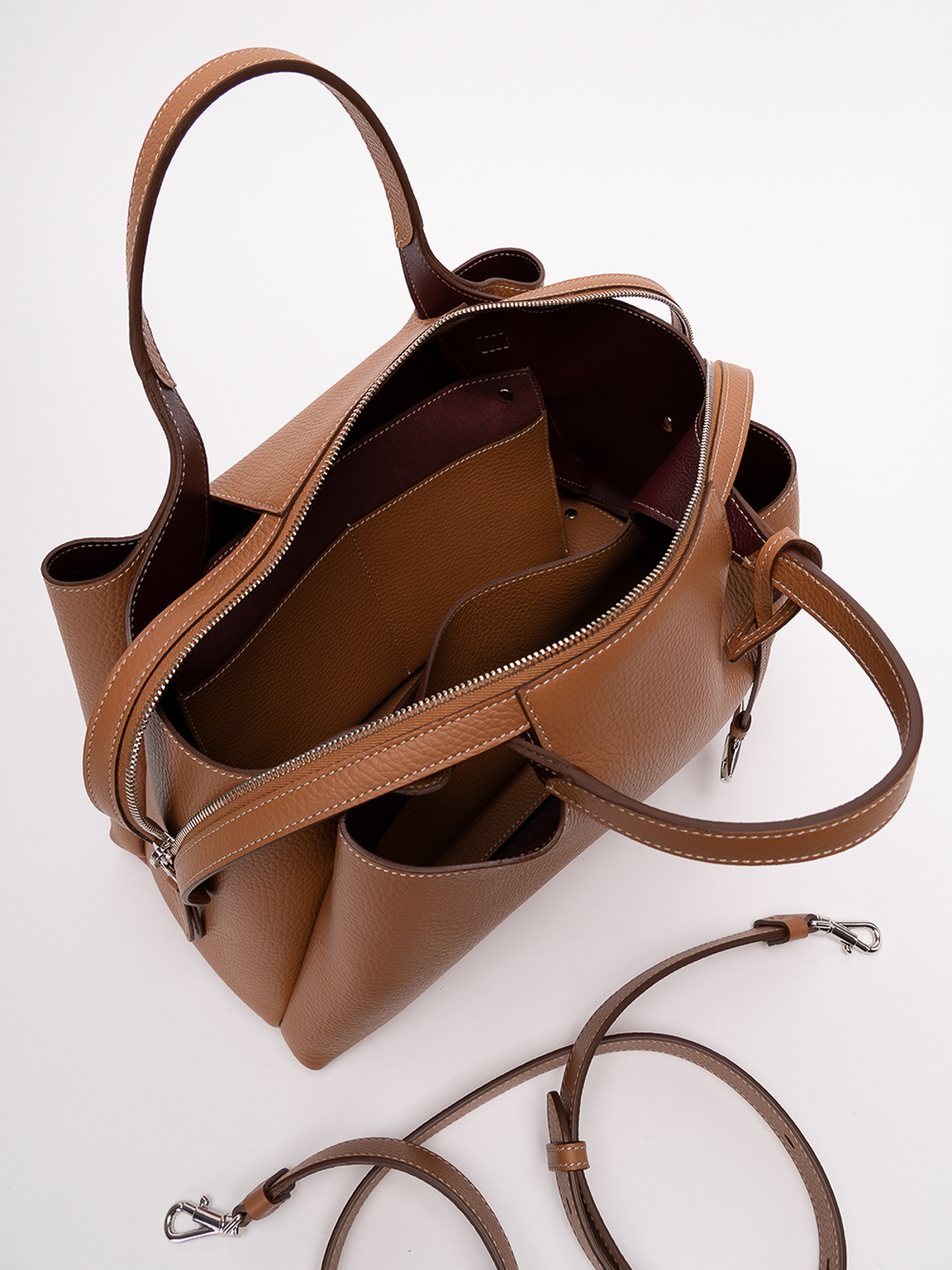 Tod's Medium leather bag with `t` pendant|XBWAPAHL300QRI9P13
