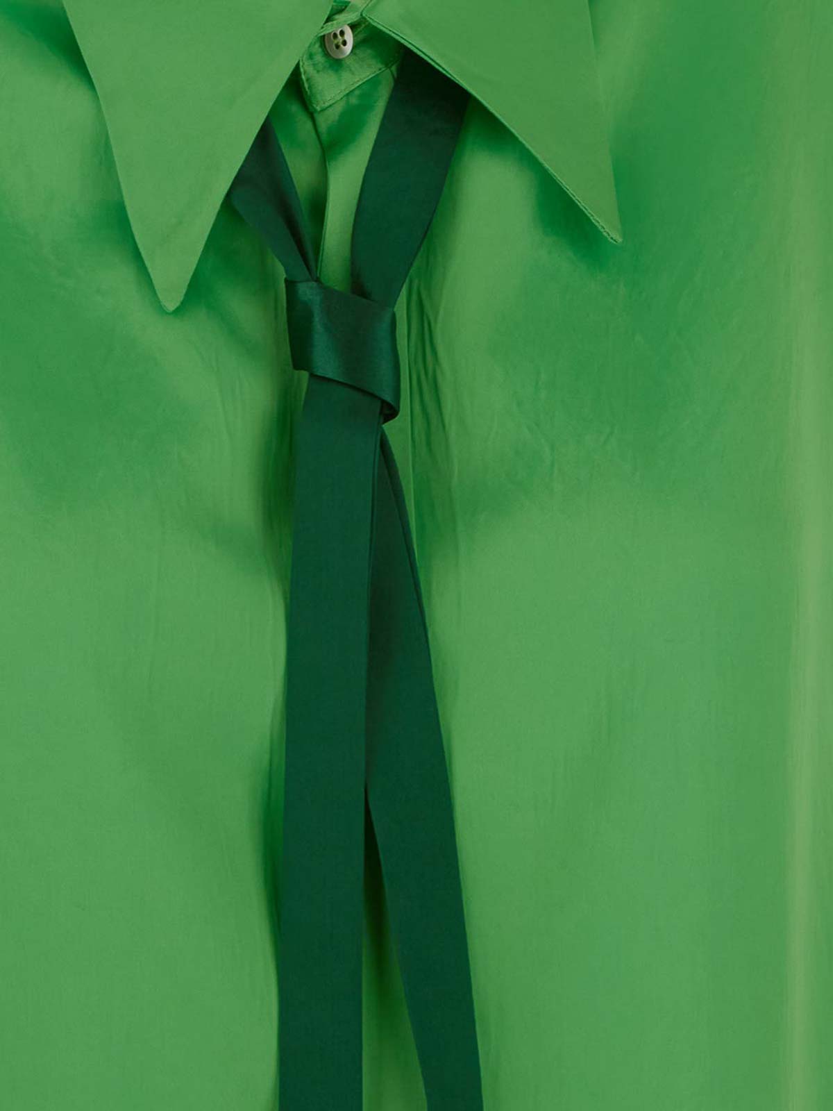 Shop Capasa Camisa - Verde In Green