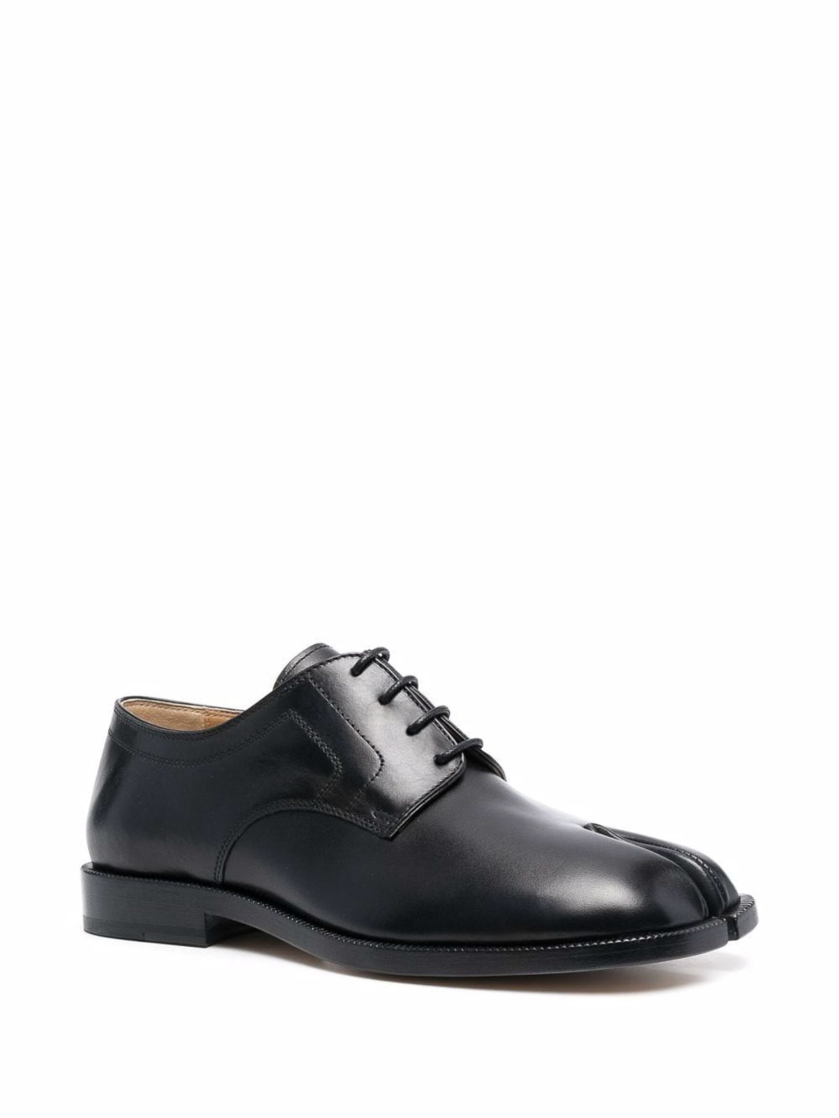 Chaussures à talons pour femme en vernis noir et blanc. I LODI