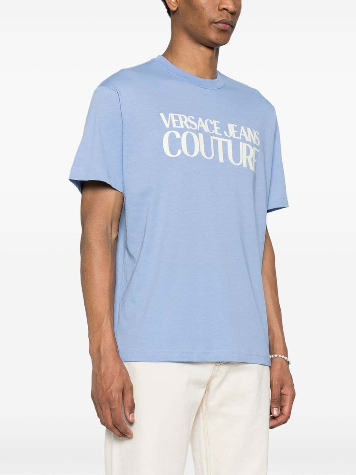 Shop Versace Jeans Couture Camiseta - Azul Claro In Light Blue