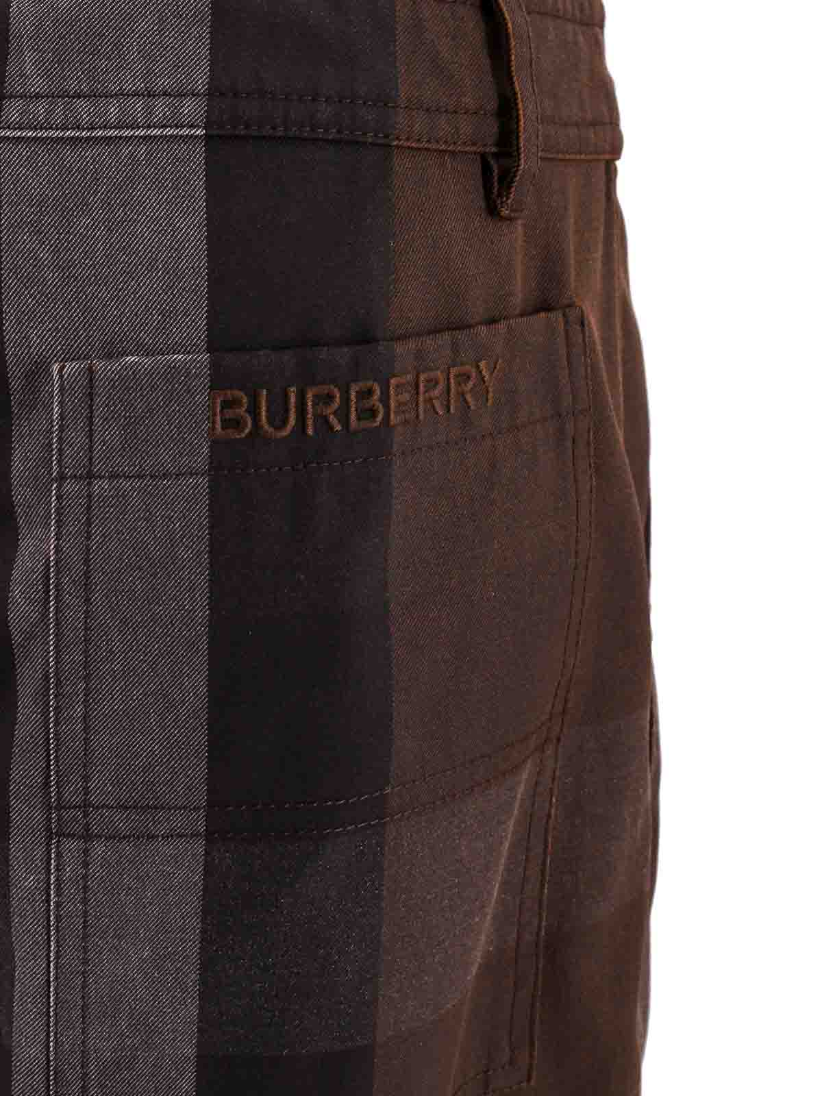 Shop Burberry Pantalón Casual - Marrón In Brown
