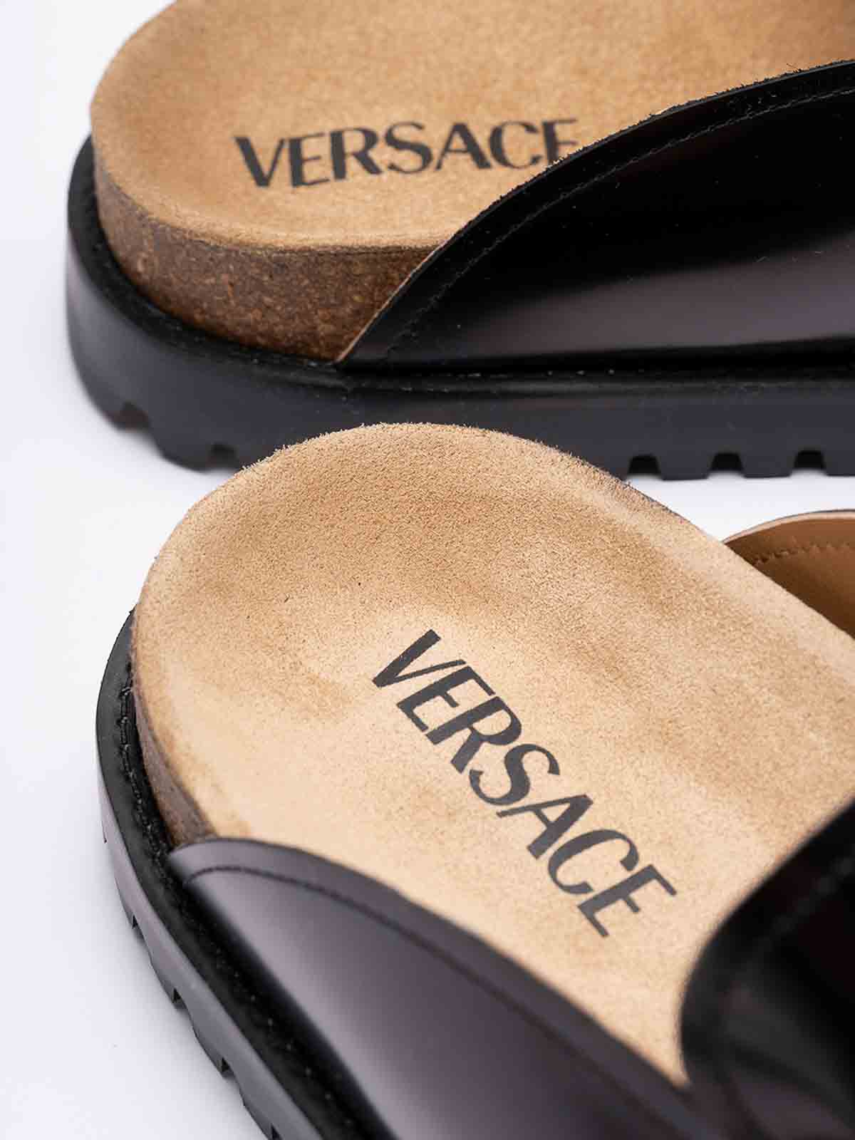Shop Versace Chinelas - Negro