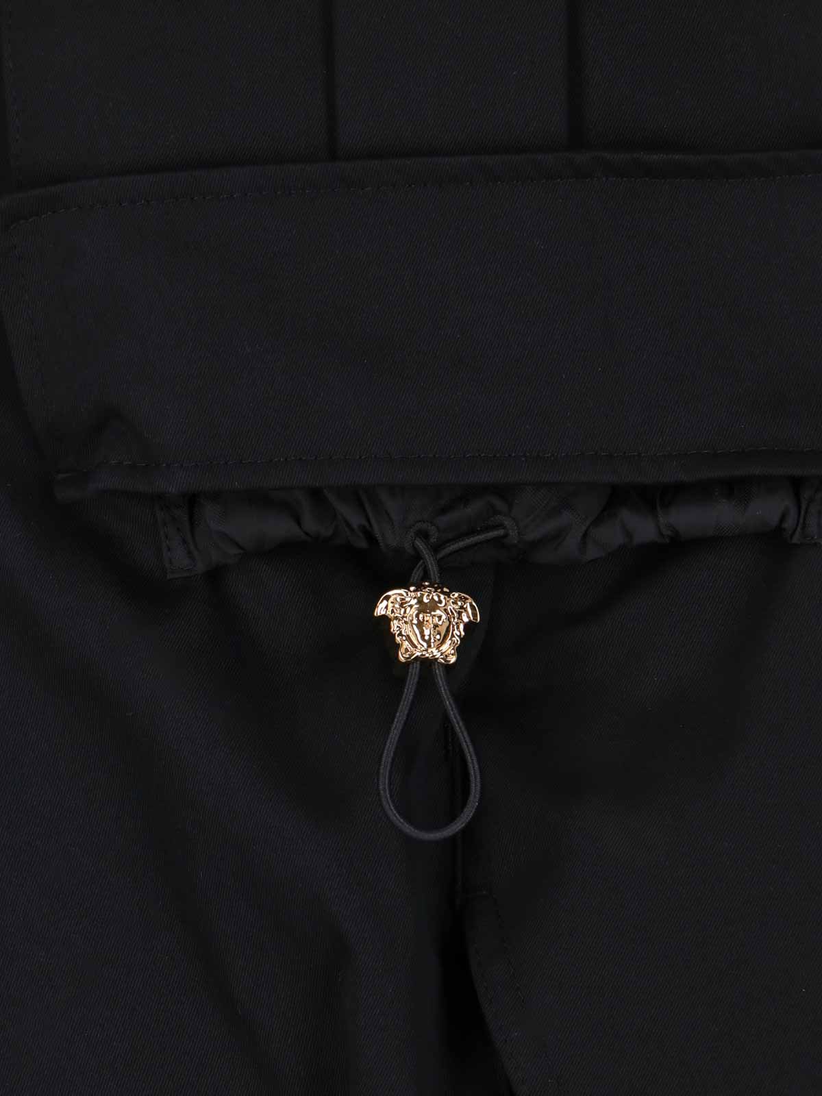 Shop Versace Pantalón Casual - Negro In Black